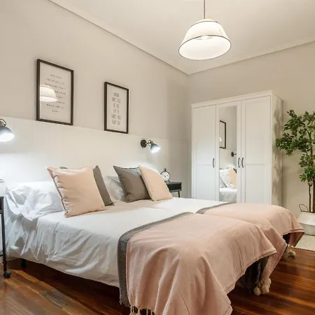 Amplio Y Recien Reformado En Indautxu Apartament