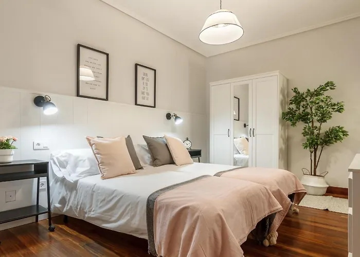 Amplio Y Recien Reformado En Indautxu Apartment