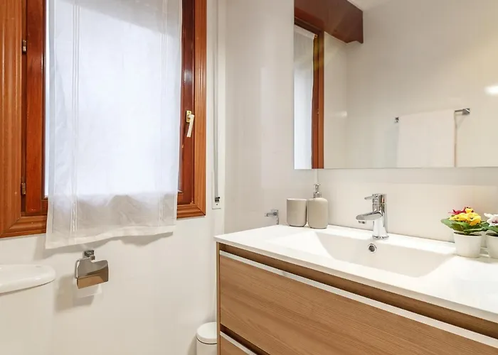 Amplio Y Recien Reformado En Indautxu Apartment